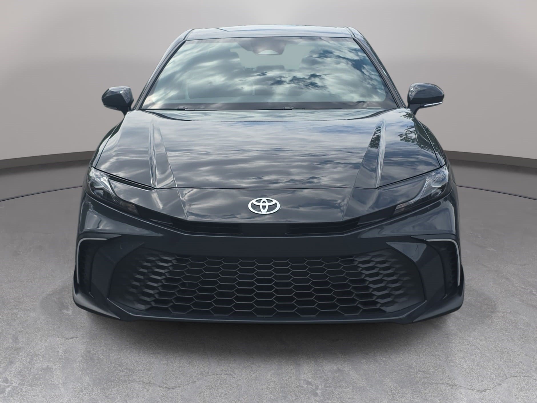 Used 2025 Toyota Camry SE w/ Convenience Package FWD image 2