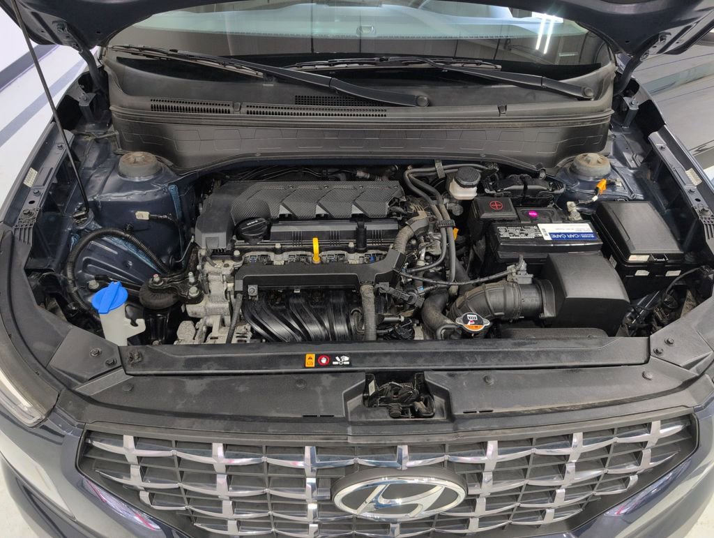 Certified 2021 Hyundai Venue image 23