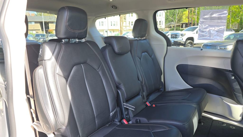 Used 2020 Chrysler Pacifica Touring-L image 12