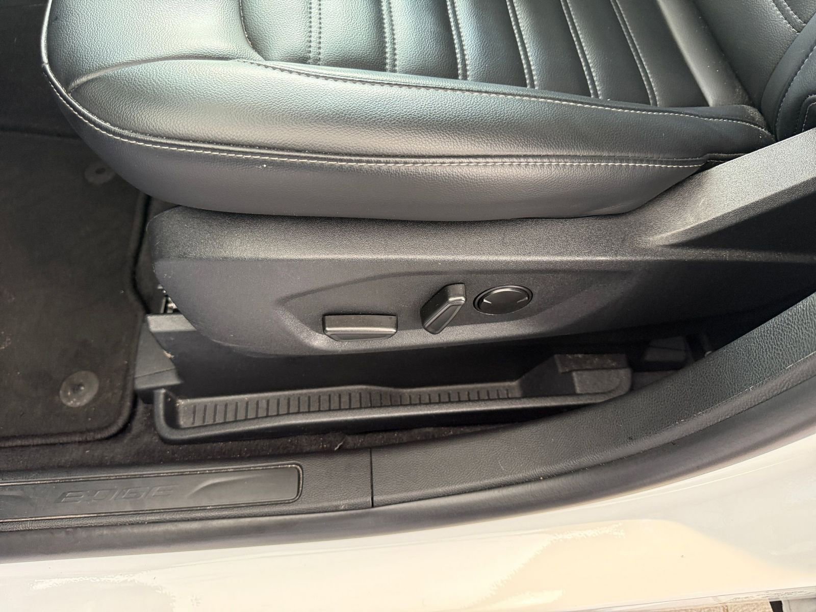 Used 2024 Ford Edge SEL image 23