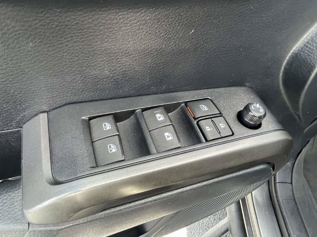 Used 2019 Toyota Tacoma TRD Sport AWD/4WD image 16