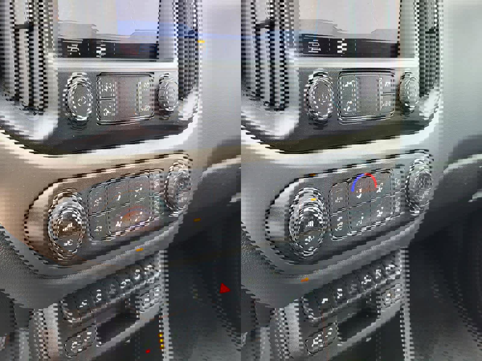 Used 2021 Chevrolet Colorado Z71 w/ Z71 Midnight Edition image 22