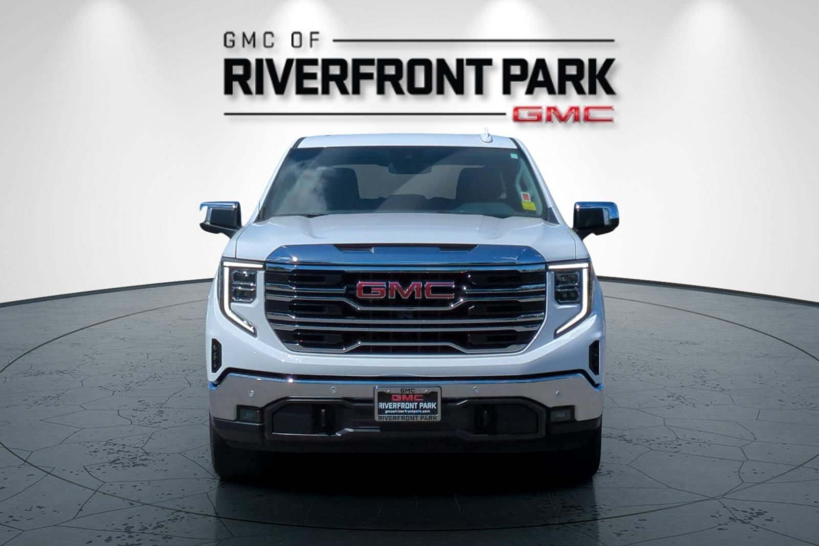 Used 2024 GMC Sierra 1500 SLT w/ SLT Premium Plus Package AWD/4WD image 8