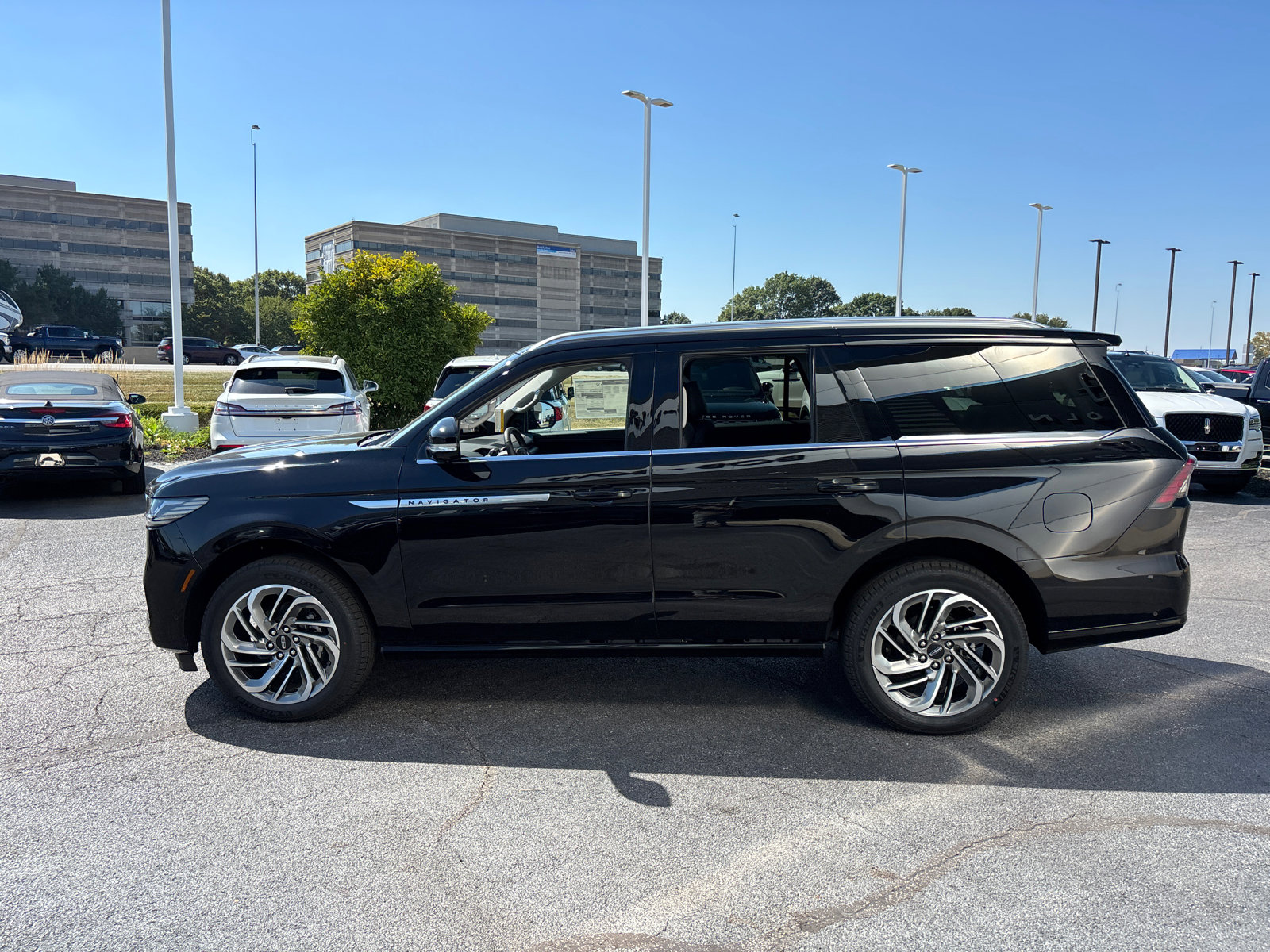 New 2025 Lincoln Navigator Reserve image 4