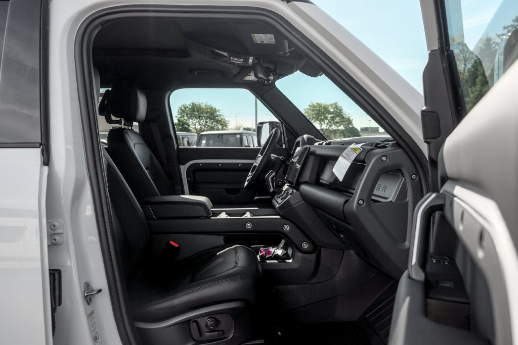 New 2026 Land Rover Defender 110 X-Dynamic SE AWD/4WD image 21