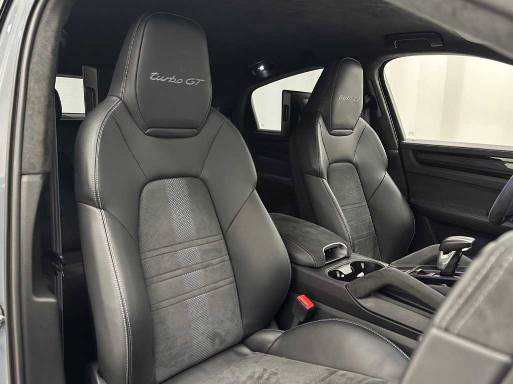 Used 2022 Porsche Cayenne Turbo GT image 19