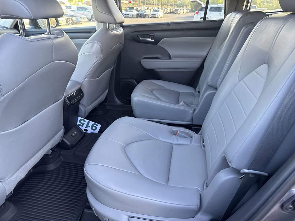 Used 2023 Toyota Highlander XLE AWD/4WD image 27