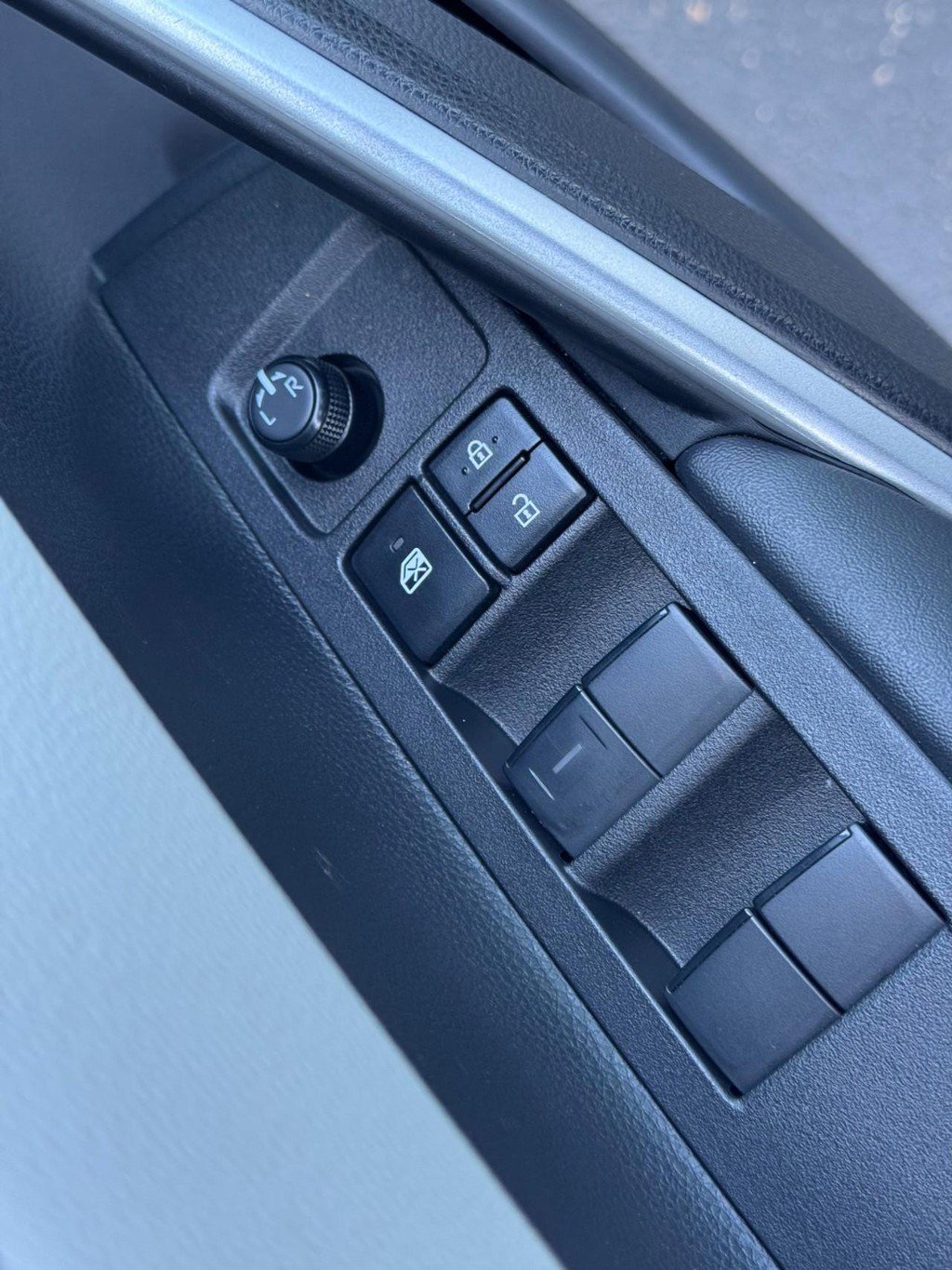 Certified 2025 Toyota Corolla Cross L image 14