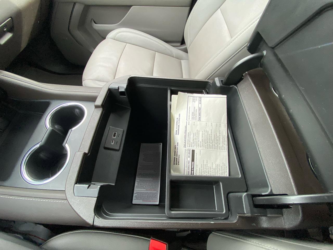 Used 2022 Chevrolet Suburban LT w/ Luxury Package image 30