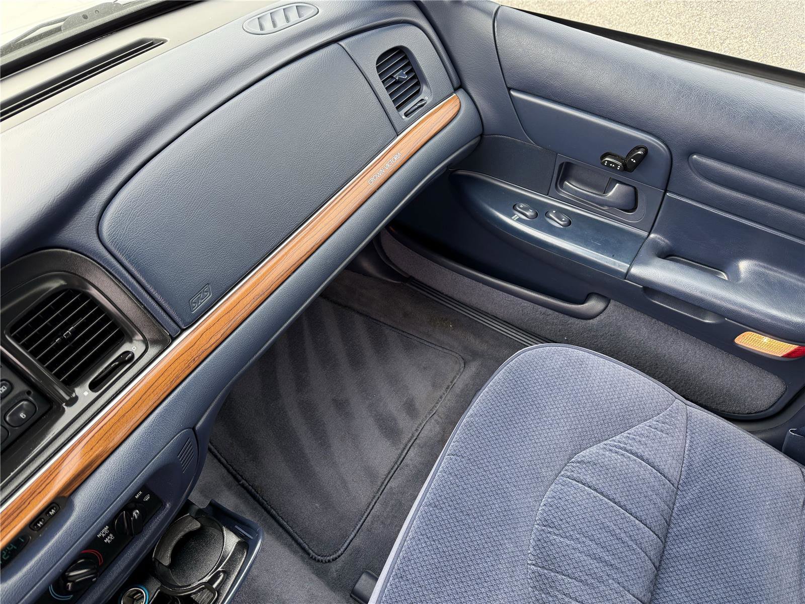 Used 1996 Ford Crown Victoria LX RWD image 29