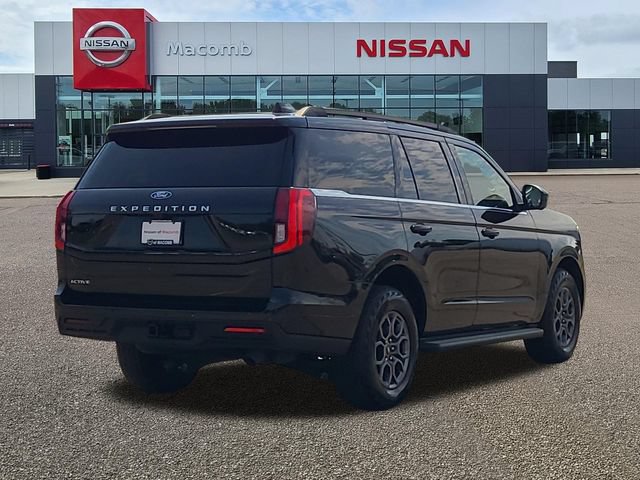 Used 2025 Ford Expedition Active AWD/4WD image 7