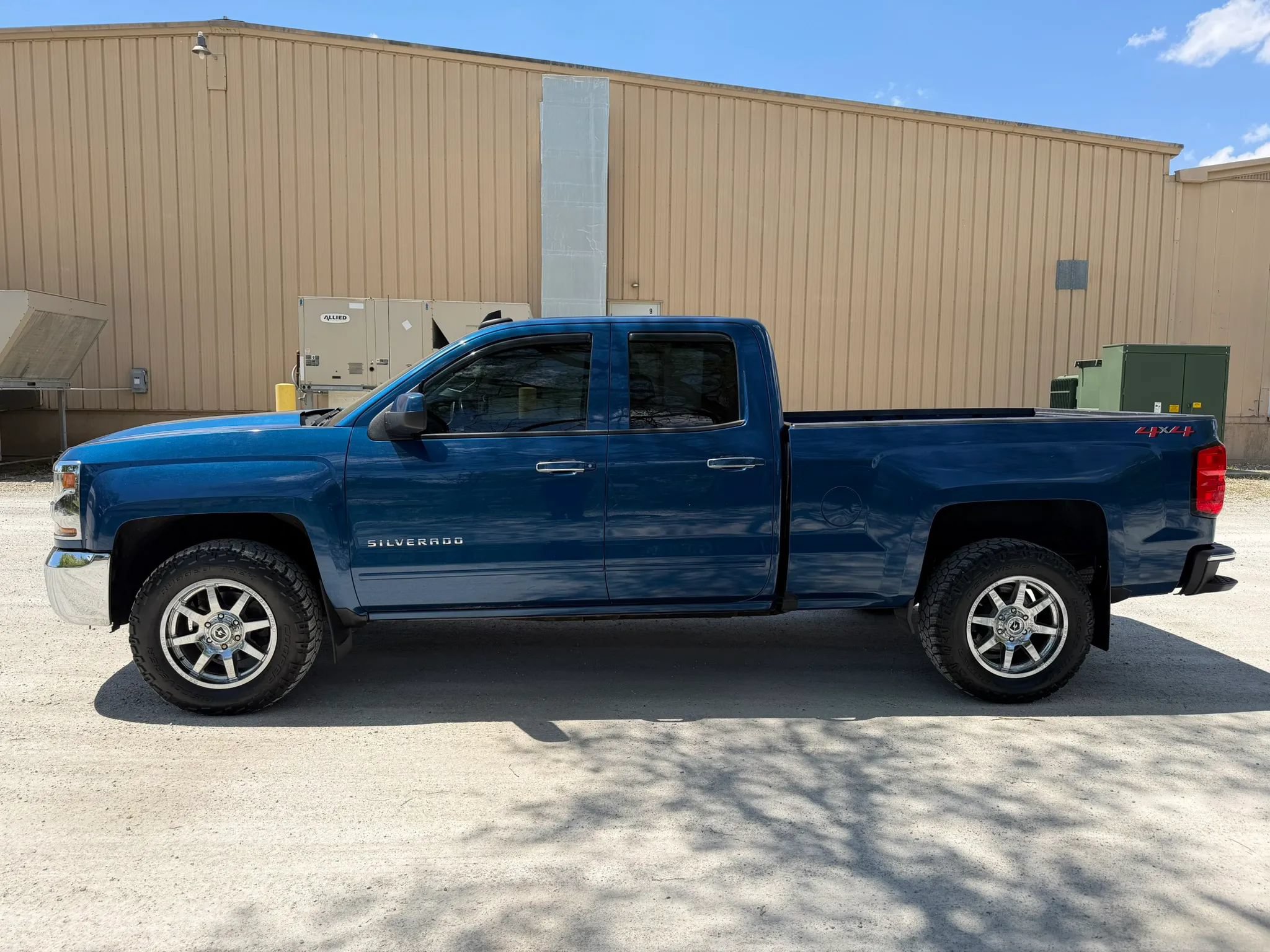 Used 2019 Chevrolet Silverado 1500 LT w/ All Star Edition AWD/4WD image 8