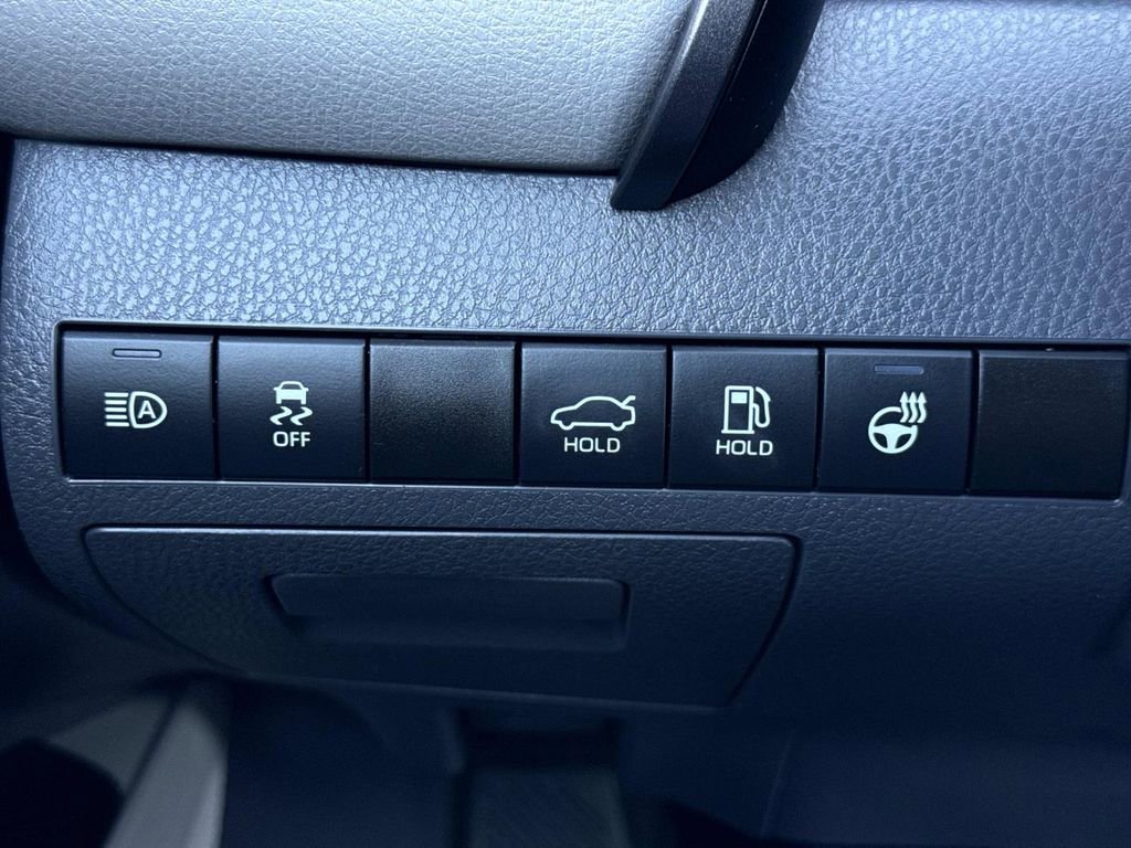 Used 2022 Toyota Camry SE w/ Cold Weather Package FWD image 13