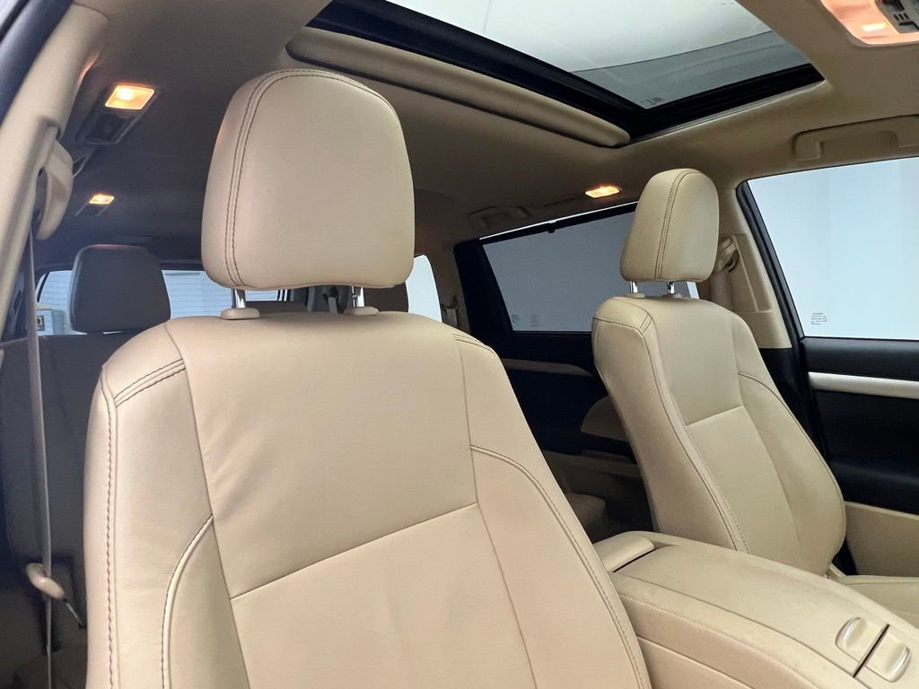 Used 2019 Toyota Highlander XLE image 7