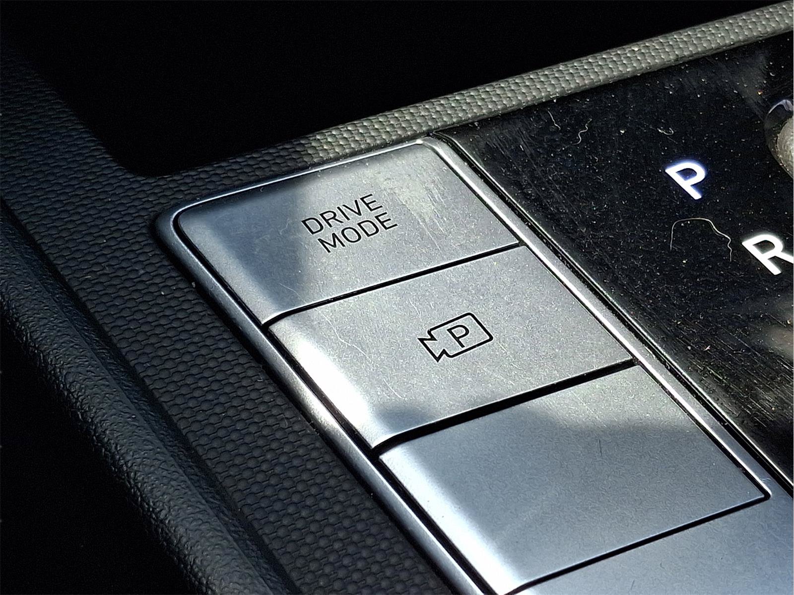Certified 2024 Hyundai Elantra SE FWD image 22