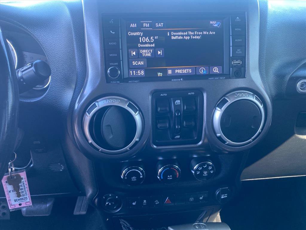 Used 2018 Jeep Wrangler Unlimited Rubicon w/ Connectivity Group AWD/4WD image 11