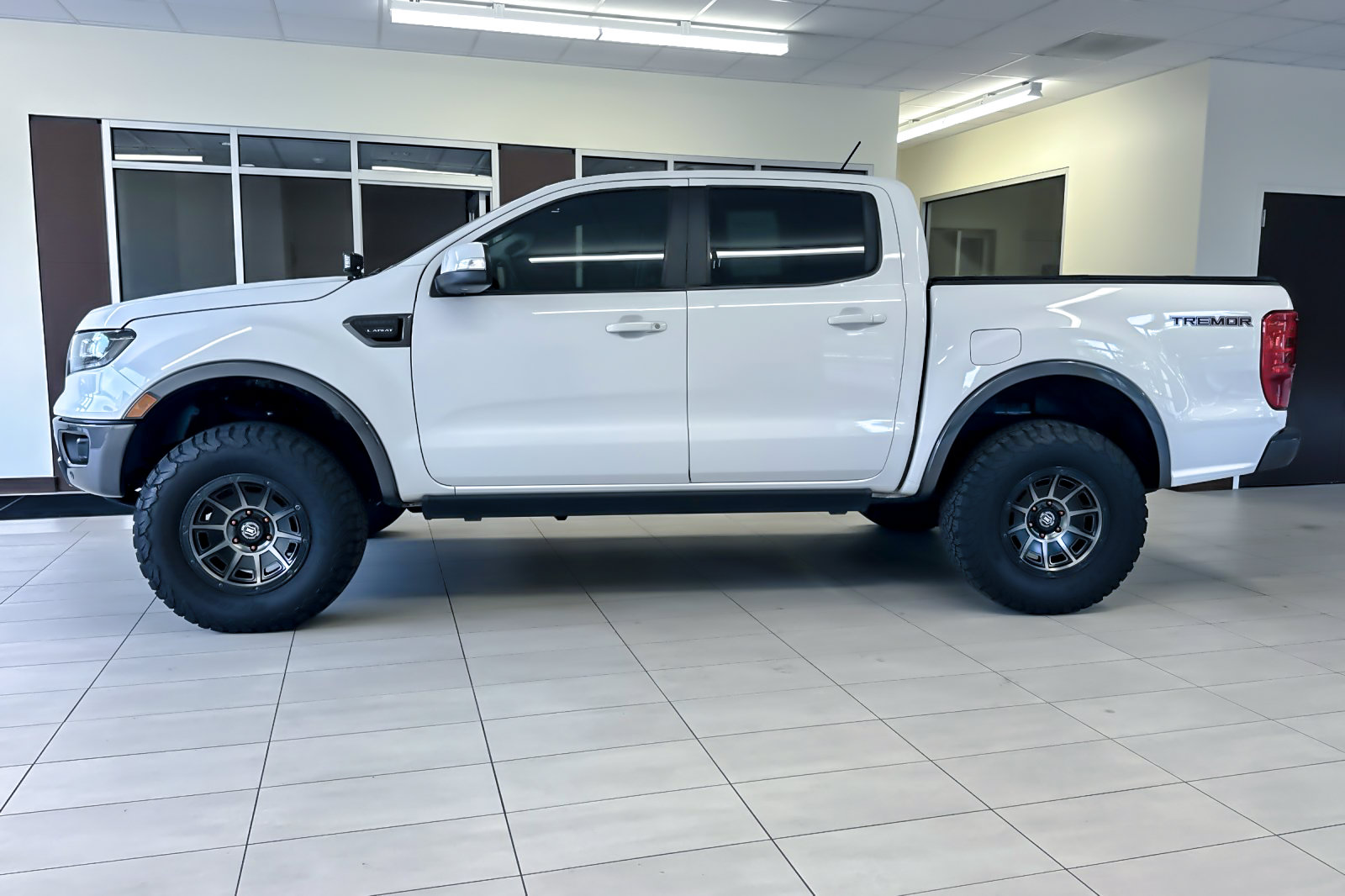 Used 2023 Ford Ranger Lariat w/ Tremor Off-Road Package AWD/4WD image 7