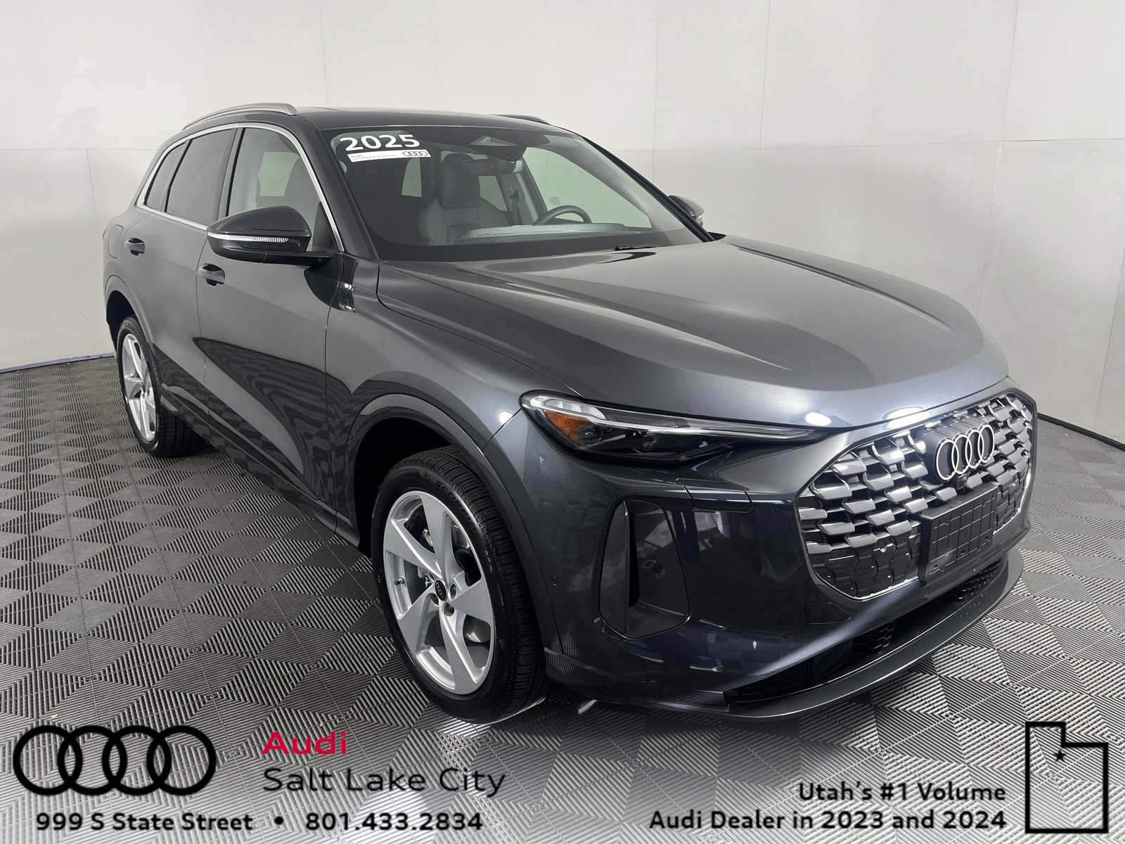 Certified 2025 Audi Q5 2.0T Premium Plus w/ Premium Plus image 1