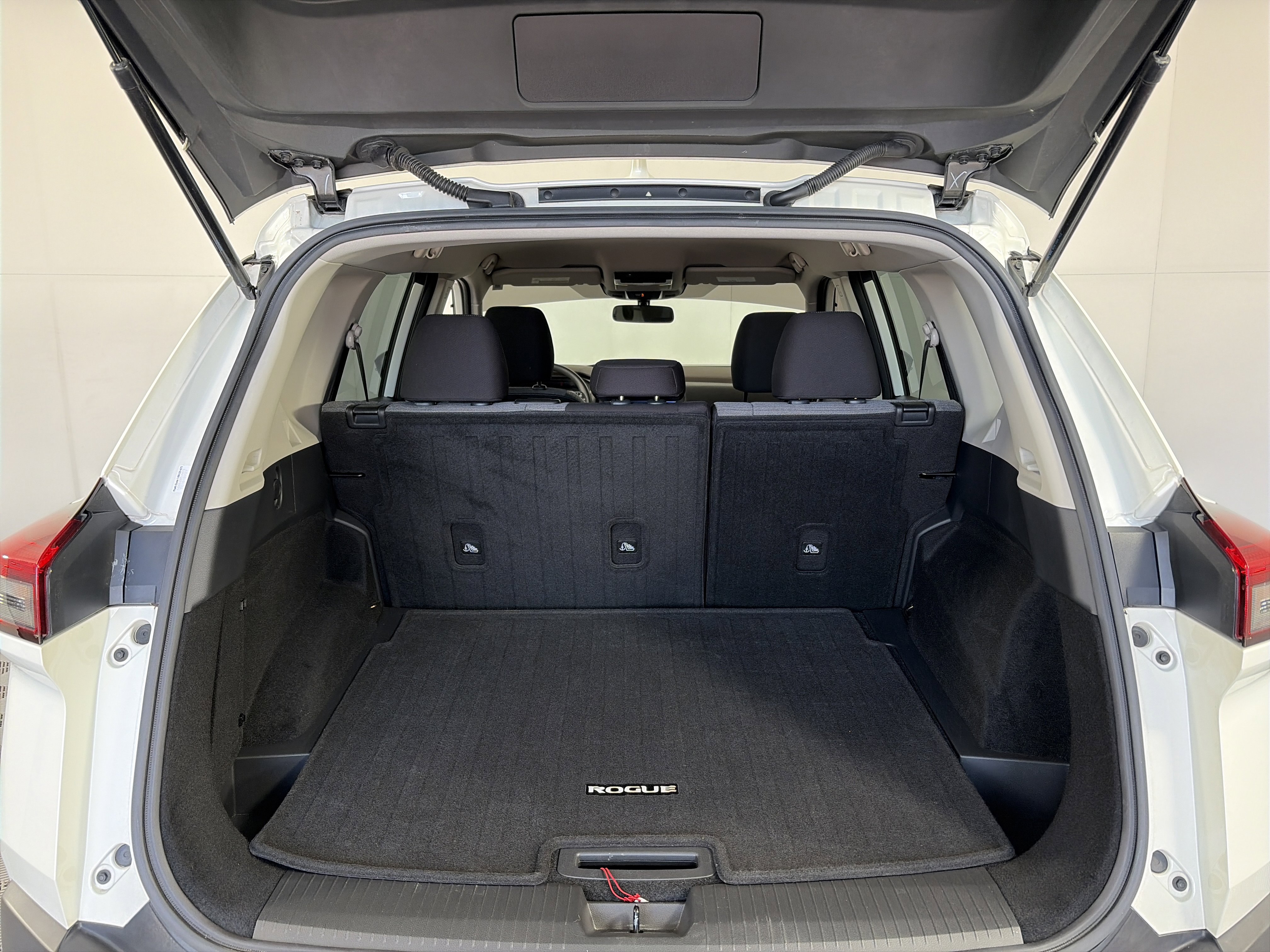 Used 2021 Nissan Rogue SV image 14