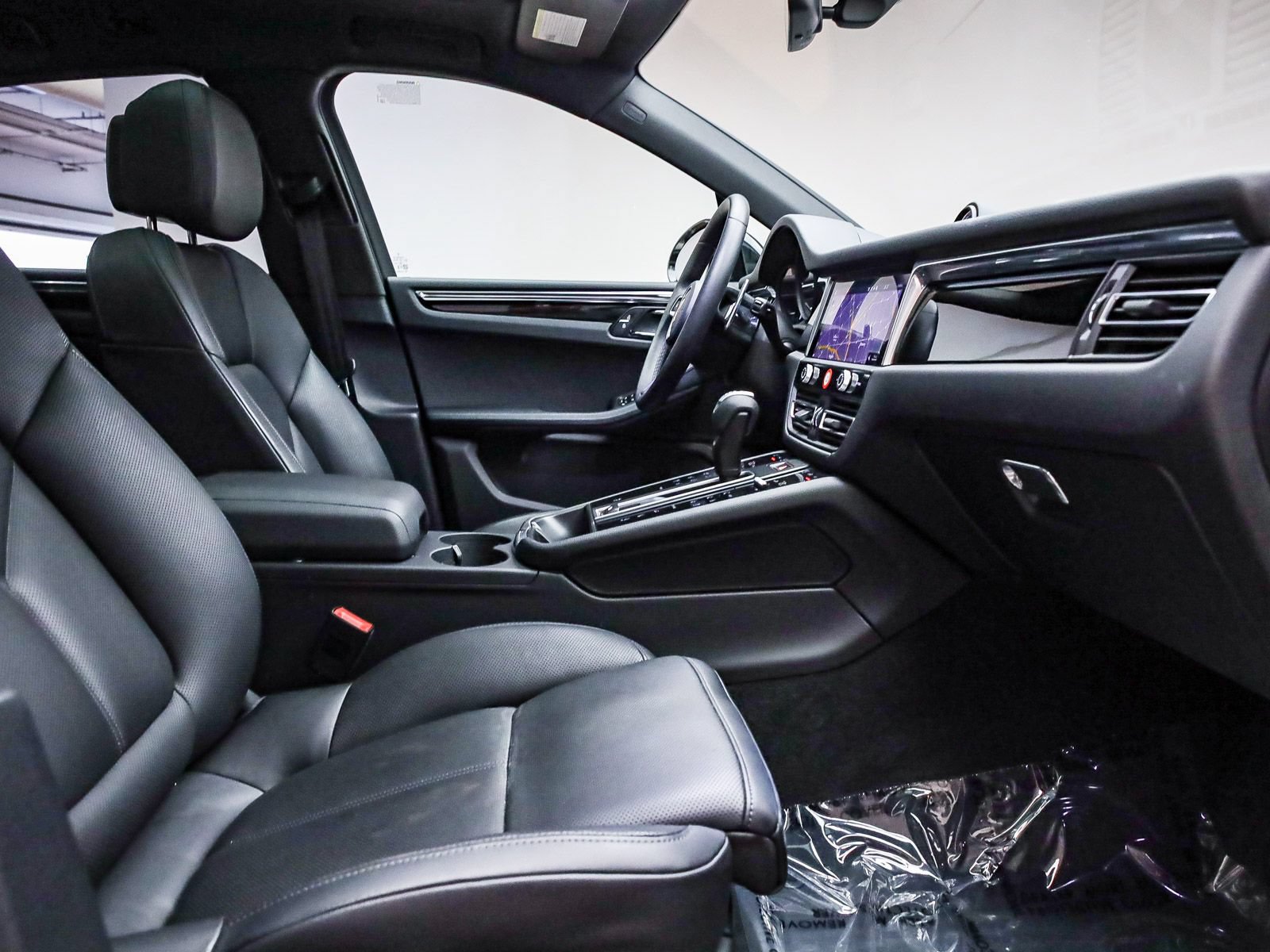 Certified 2026 Porsche Macan AWD/4WD image 21