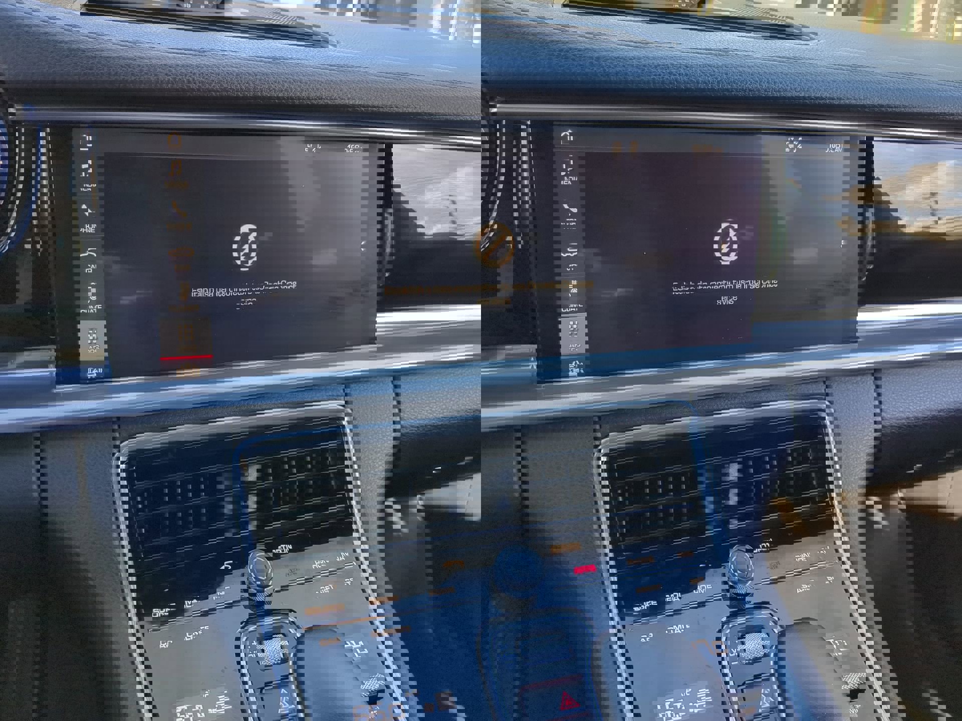 Used 2018 Porsche Panamera 4S w/ Premium Package Plus image 28