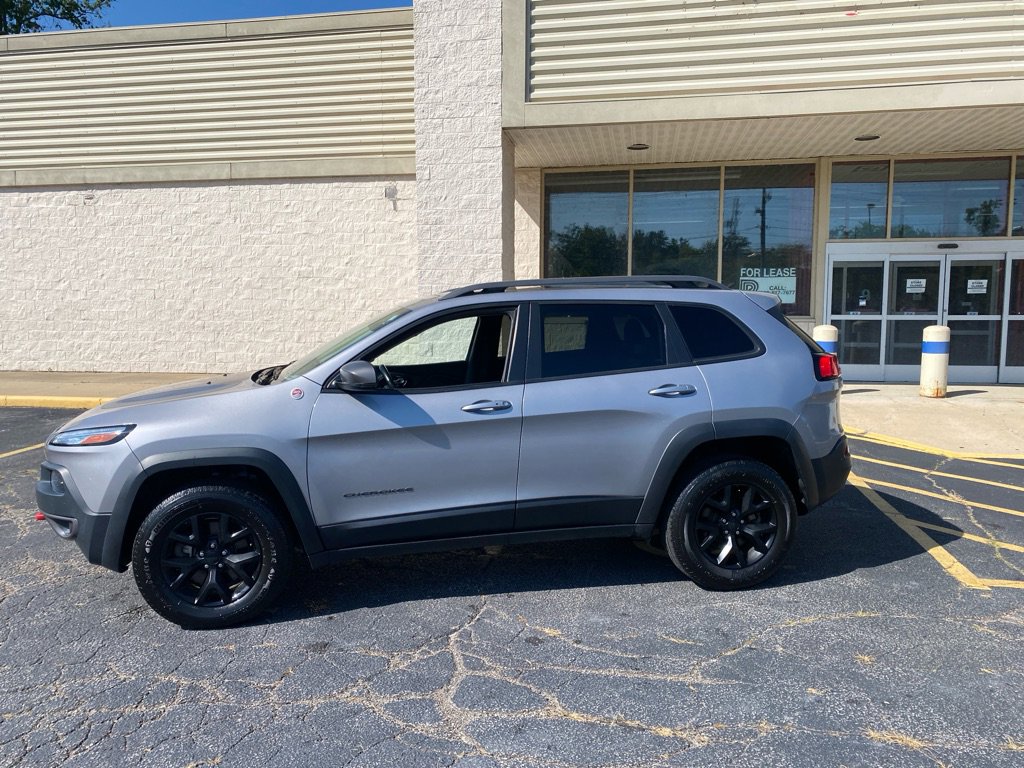 Used 2018 Jeep Cherokee Trailhawk w/ Comfort/Convenience Group image 2