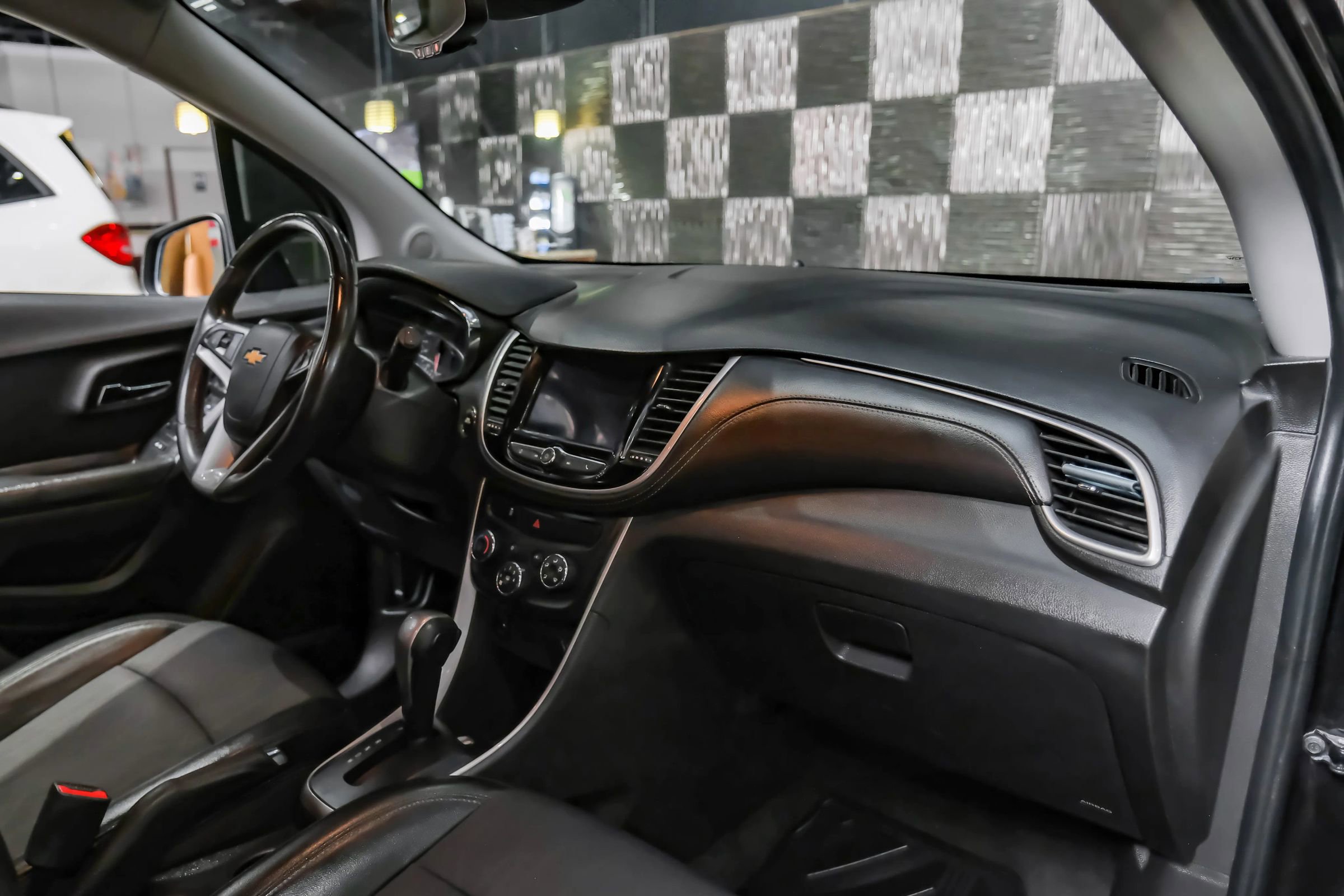 Used 2022 Chevrolet Trax LT w/ LT Convenience Package image 10