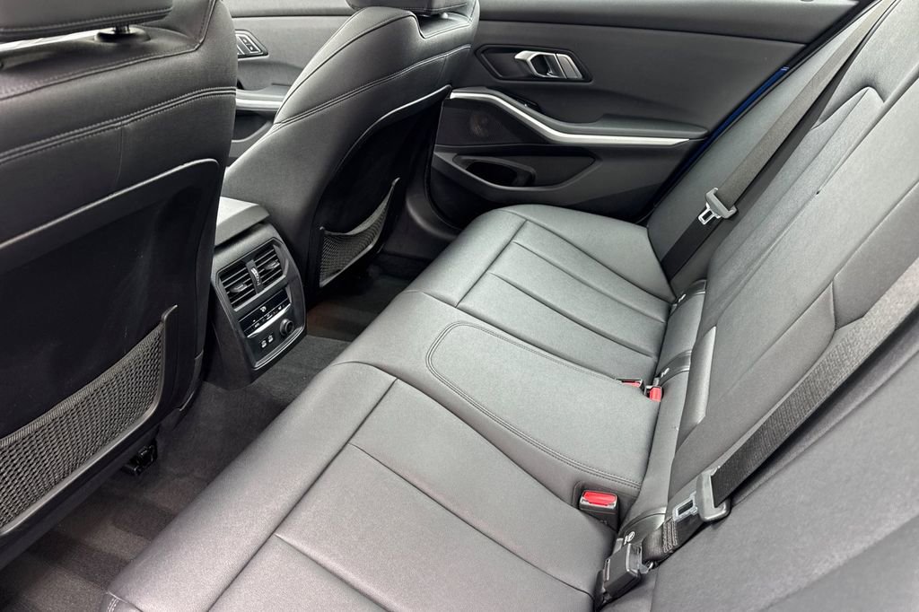 Used 2020 BMW 330i Sedan w/ M Sport Package RWD image 12