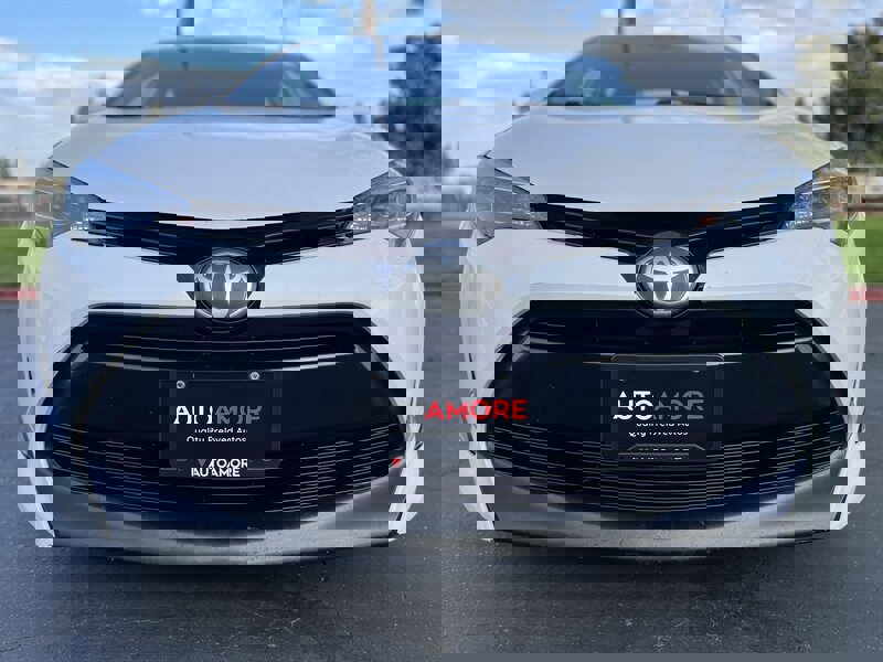 Used 2018 Toyota Corolla XLE w/ Carpet Mat Package (TMS) FWD image 5