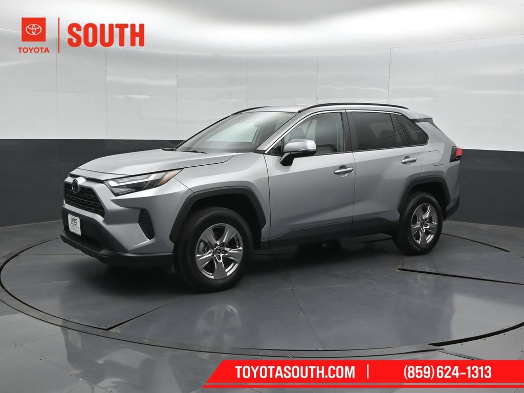 Used 2025 Toyota RAV4 XLE AWD/4WD image 6