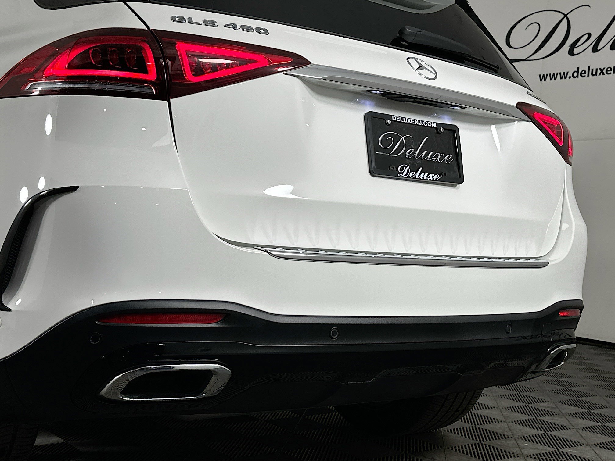 Used 2023 Mercedes-Benz GLE 450 4MATIC w/ AMG Line Exterior image 26