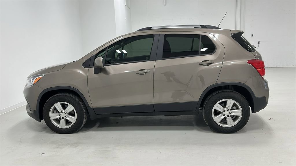 Used 2022 Chevrolet Trax LT w/ Premium Seat Package image 2