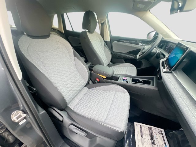 New 2025 Volkswagen Tiguan S AWD/4WD image 26