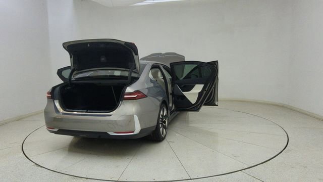 Used 2025 BMW 530i RWD image 78