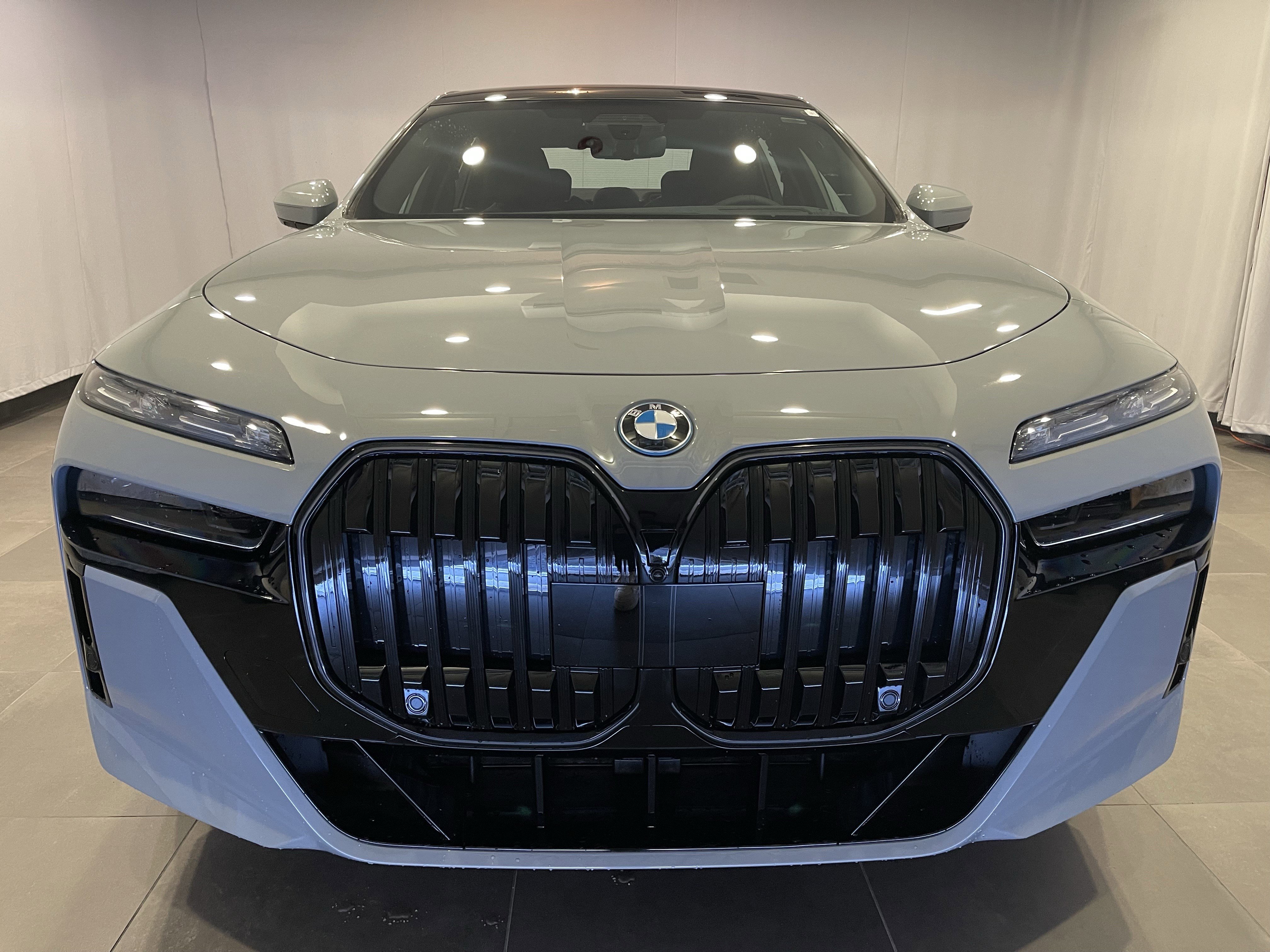 New 2026 BMW i7 xDrive60 w/ Executive Package image 2