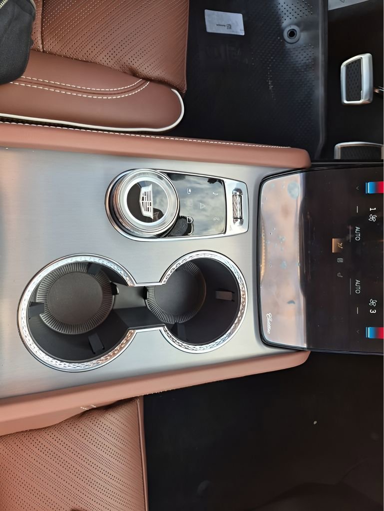 New 2026 Cadillac Vistiq Platinum w/ LPO, Floor Liner Package image 41