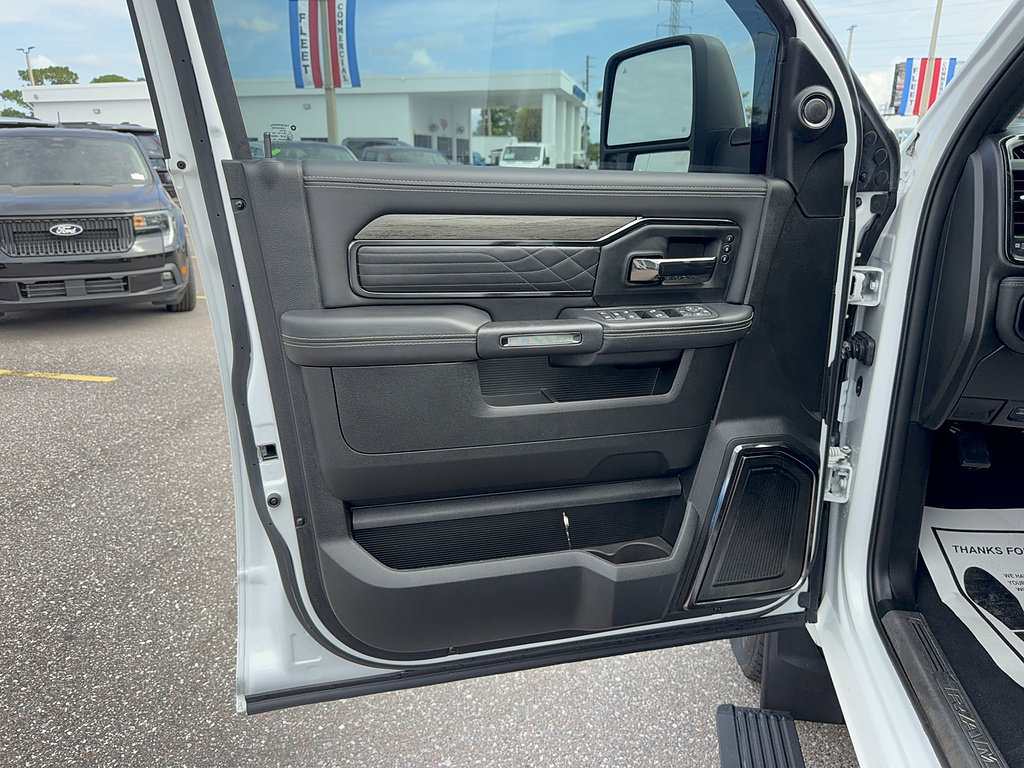 Used 2025 RAM 3500 Limited AWD/4WD image 11