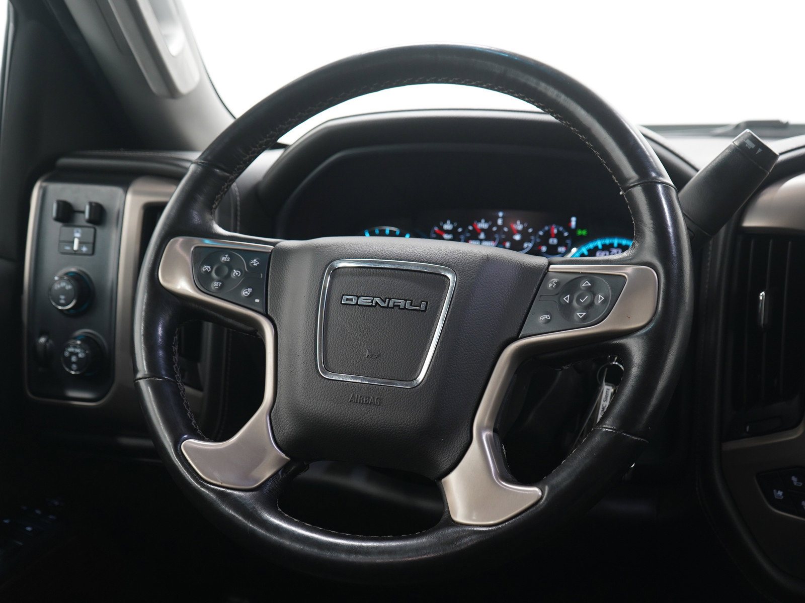 Used 2019 GMC Sierra 3500 Denali w/ Duramax Plus Package image 17