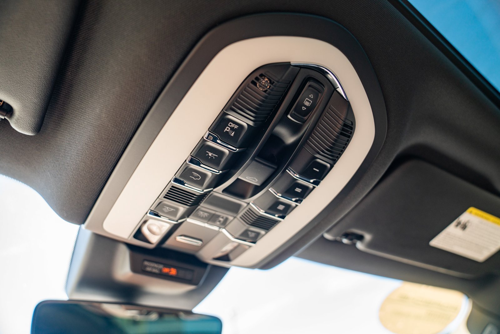 Used 2022 Porsche Macan AWD/4WD image 22