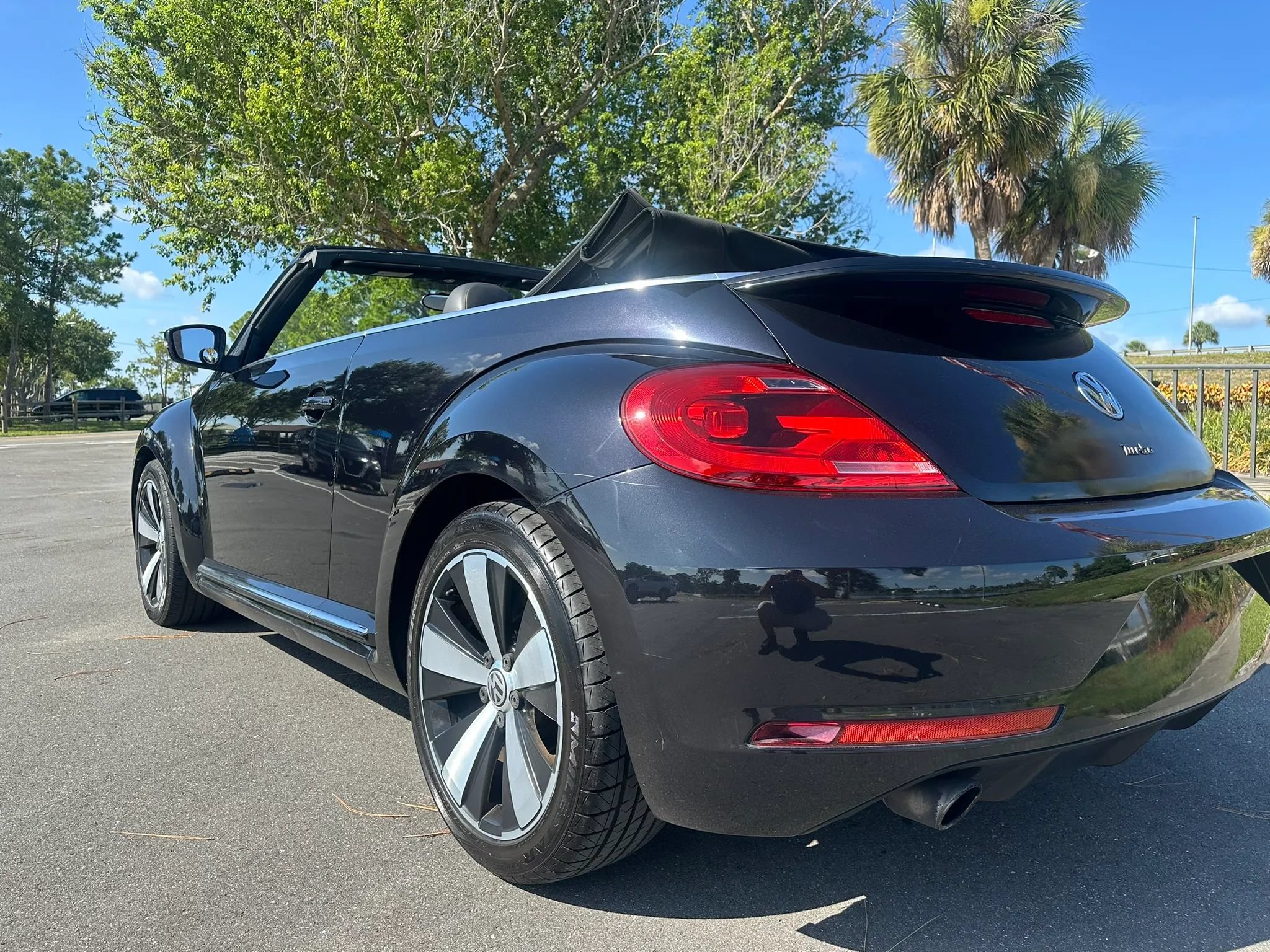Used 2013 Volkswagen Beetle 2.0T FWD image 9