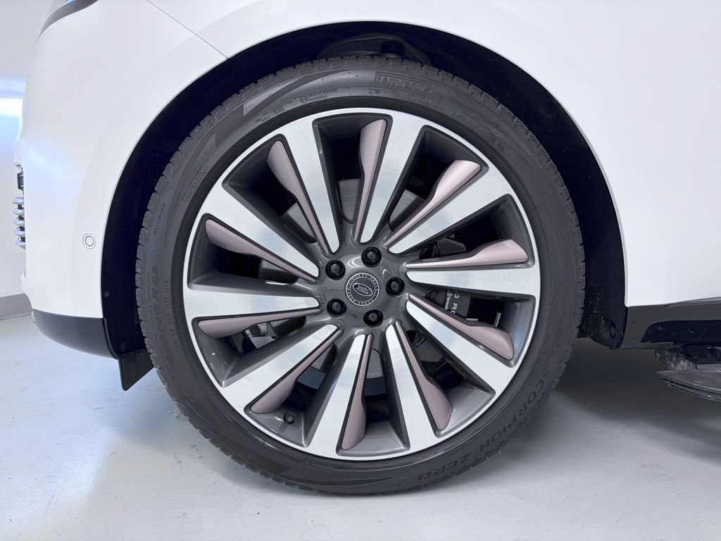 Used 2023 Land Rover Range Rover SV AWD/4WD image 10