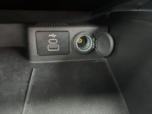 Used 2025 Ford Escape ST-Line Select AWD/4WD image 33