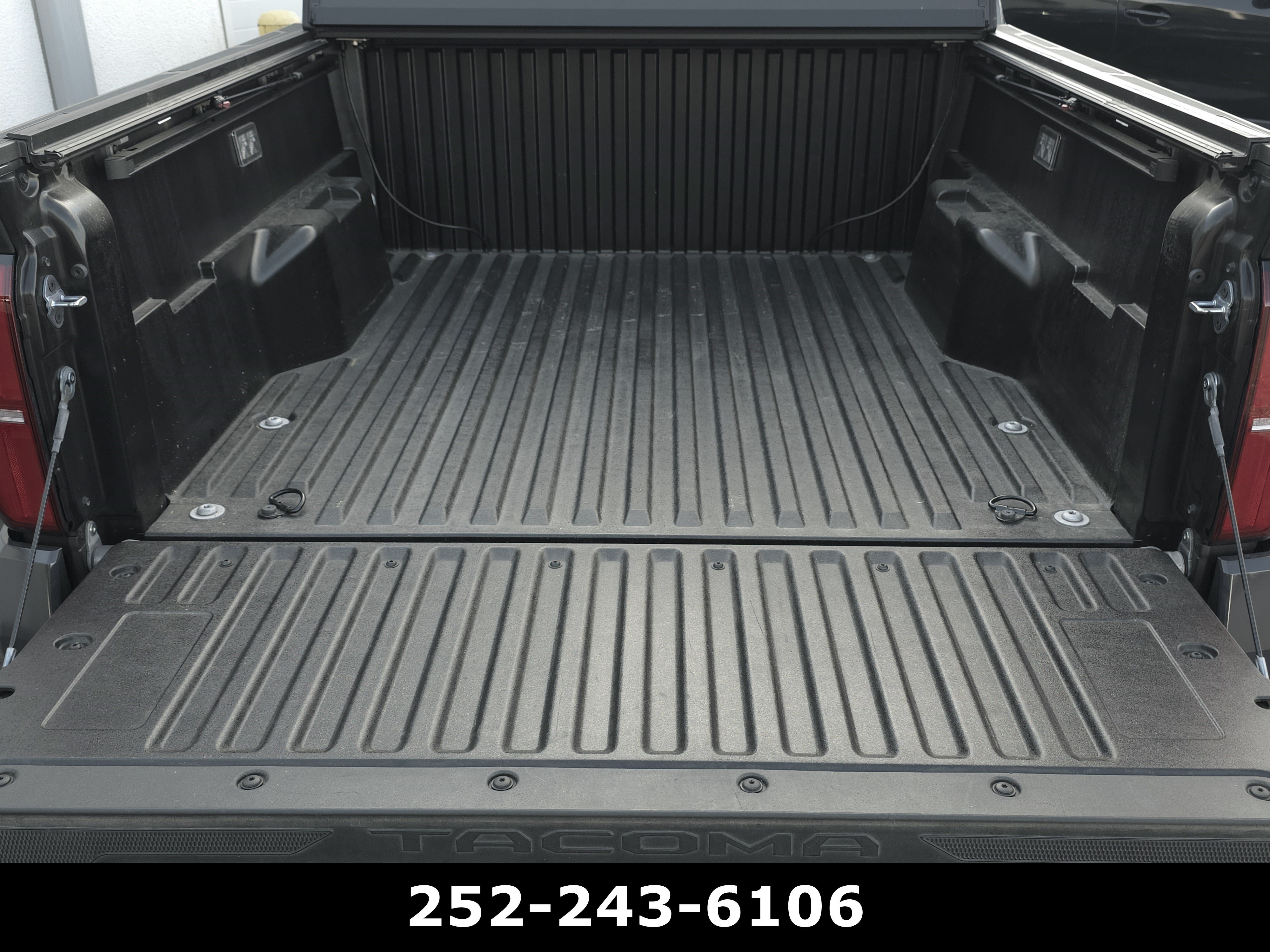 Used 2025 Toyota Tacoma SR5 AWD/4WD image 33