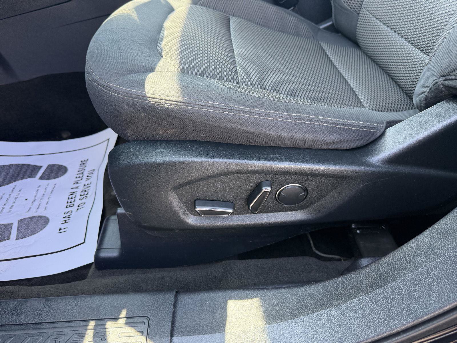 Used 2018 Ford Explorer XLT AWD/4WD image 11