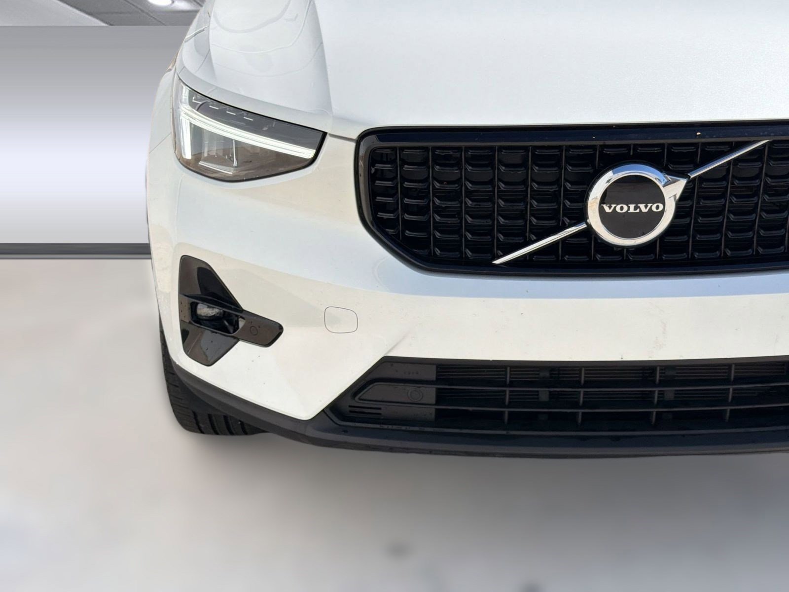 Certified 2023 Volvo XC40 B5 Plus w/ Protection Package Premier image 28