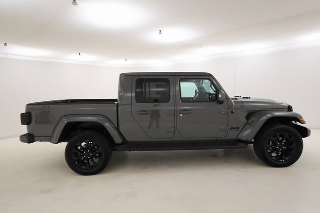 Used 2023 Jeep Gladiator Overland image 2