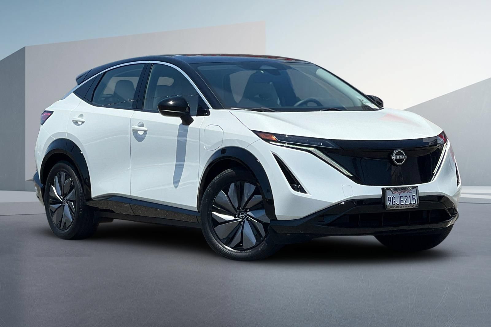 Certified 2023 Nissan Ariya FWD image 2