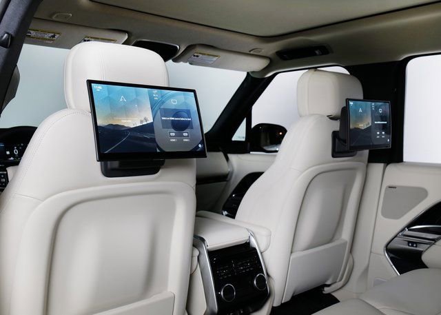 New 2026 Land Rover Range Rover SE image 21