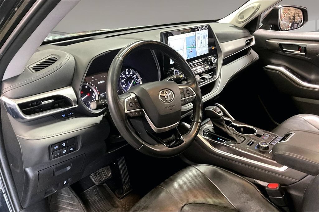 Used 2022 Toyota Highlander Platinum AWD/4WD image 13