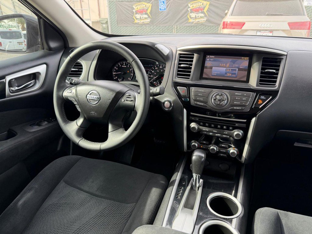 Used 2015 Nissan Pathfinder SV image 24